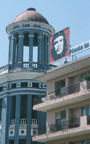 Ch&eacute; on a rooftop in Camag&uuml;ey